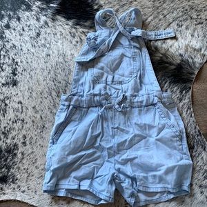 Super cute overall shorts